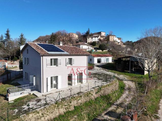 Villa Indipendente in vendita a Marche, Macerata