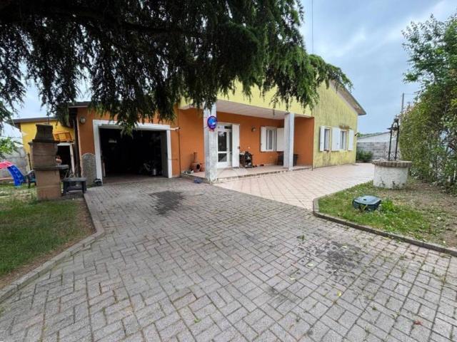 Villa Indipendente in vendita a San Giorgio Bigarello, Lombardia