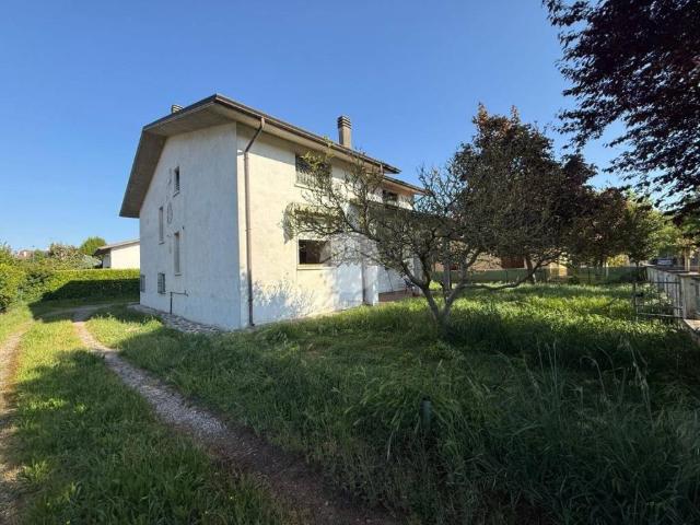 Villa Indipendente in vendita a San Giorgio Bigarello, Lombardia