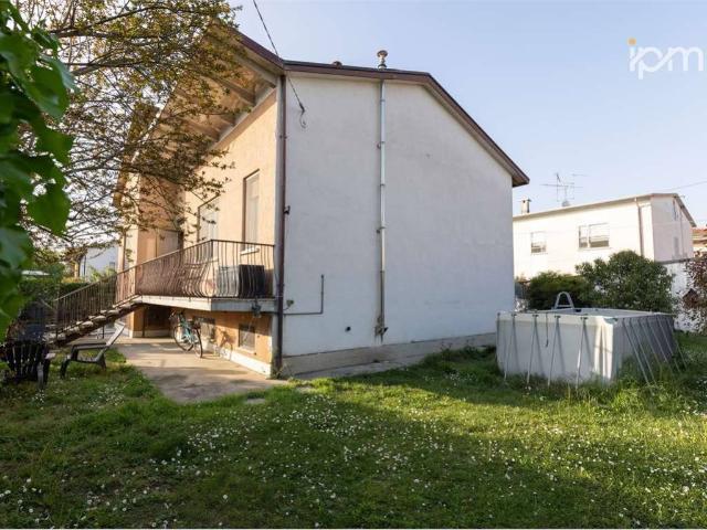 Villa Indipendente in vendita a San Giorgio Bigarello, Lombardia