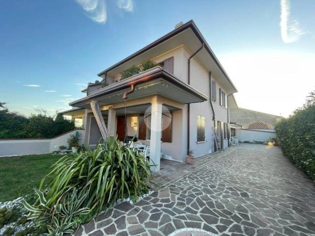 Villa Indipendente in vendita a San Giorgio Bigarello, Ghisiolo