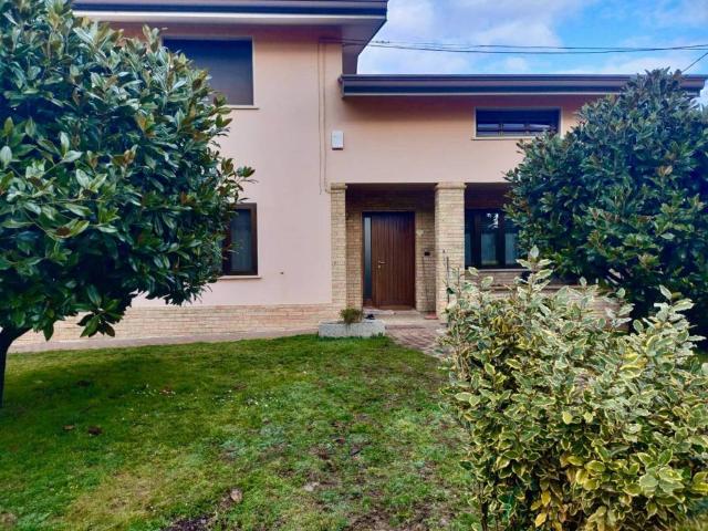 Villa Indipendente in vendita a San Giorgio Della Richinvelda, Friuli-Venezia Giulia