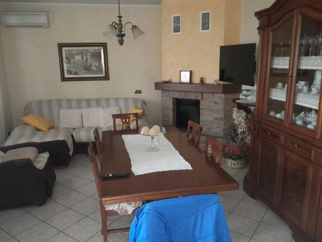 Villa Indipendente in vendita a Godi, San Giorgio Piacentino
