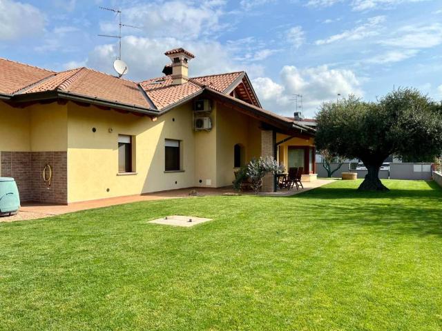 Villa Indipendente in vendita a San Giovanni Al Natisone, Friuli-Venezia Giulia