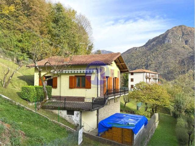 Villa Indipendente in vendita a Comunità Montana della Valle Brembana, San Giovanni Bianco