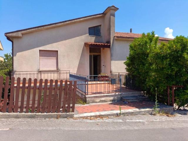 Villa Indipendente in vendita a San Giovanni Incarico, Lazio