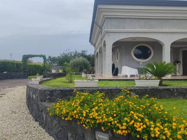 Villa Indipendente in vendita a San Giovanni la Punta, Catania