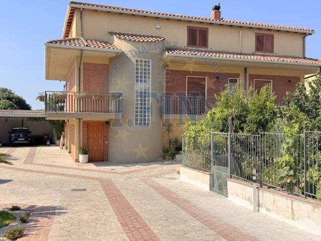 Villa Indipendente in vendita a Trappeto, San Giovanni La Punta