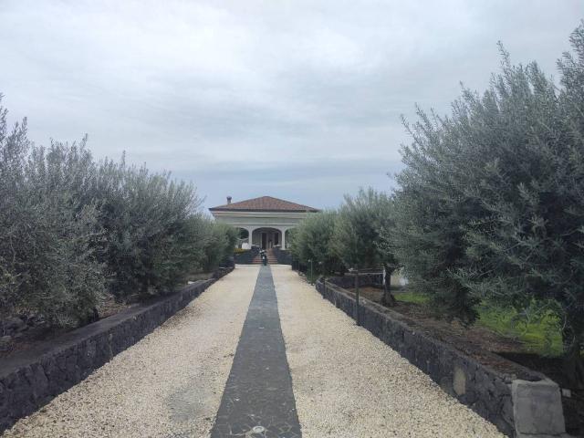 Villa Indipendente in vendita a San Giovanni la Punta, Catania