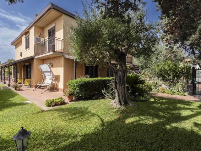 Villa Indipendente in vendita a Trappeto, San Giovanni La Punta