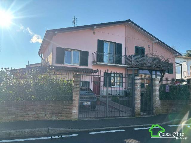 Villa Indipendente in vendita a San Giuliano Milanese, Lombardia
