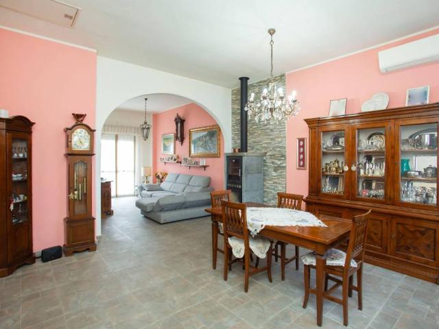 Villa Indipendente in vendita a San Giuliano Milanese, Lombardia