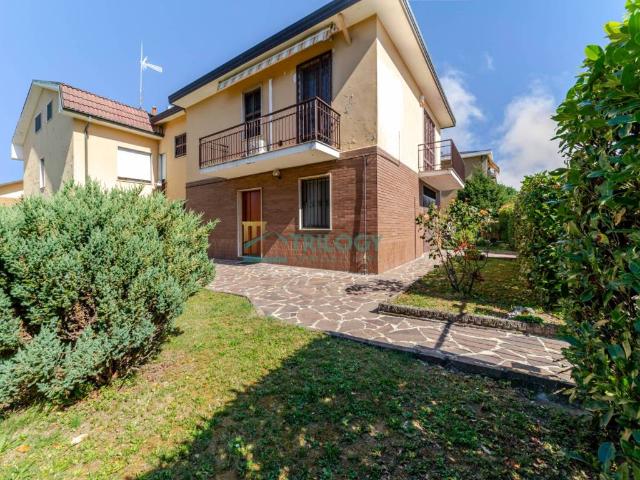 Villa Indipendente in vendita a San Giuliano Milanese, Lombardia