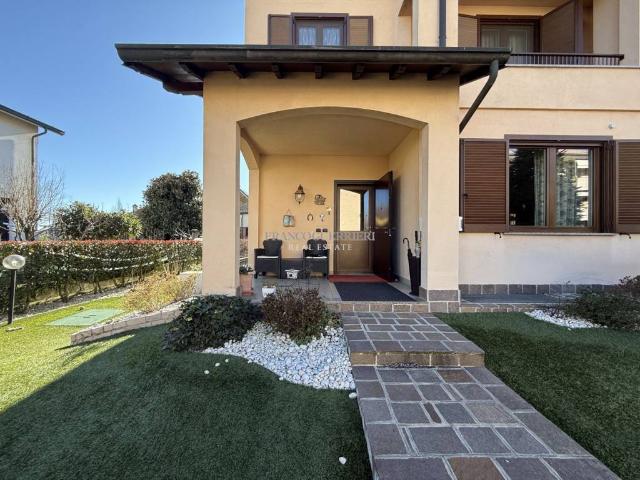 Villa Indipendente in vendita a San Giuliano Milanese, Lombardia