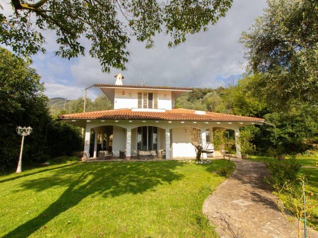 Villa Indipendente in vendita a Asciano, San Giuliano Terme