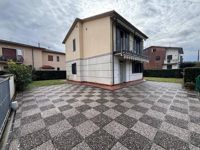 Villa Indipendente in vendita a San Martino Ulmiano, San Giuliano Terme