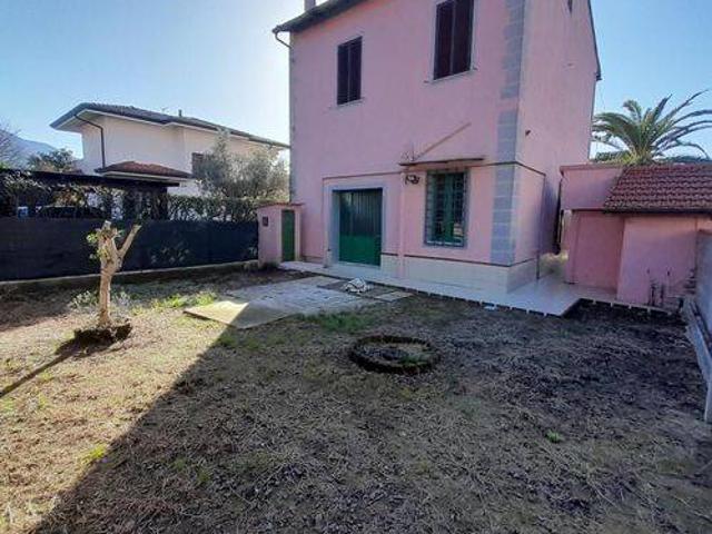Villa Indipendente in vendita a San Giuliano Terme, Toscana