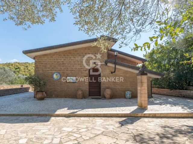 Villa Indipendente in vendita a San Gregorio da Sassola, Roma Capitale