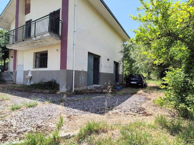 Villa Indipendente in vendita a San Mango Sul Calore, Campania