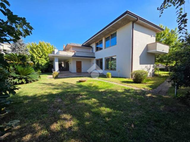 Villa Indipendente in vendita a San Marcellino, Campania