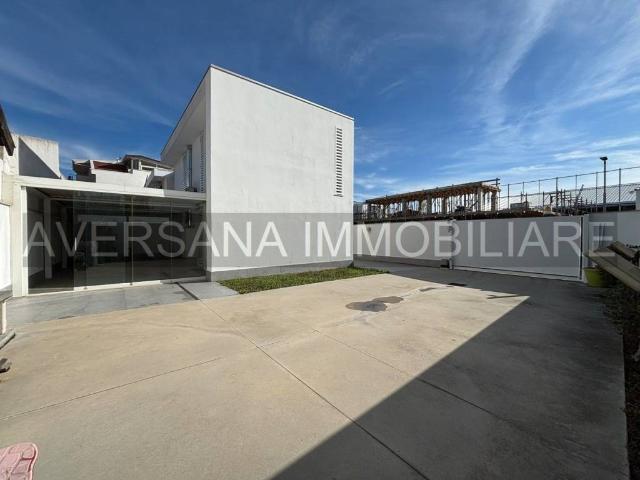Villa Indipendente in vendita a San Marcellino, Caserta