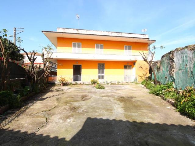 Villa Indipendente in vendita a San Marcellino, Campania