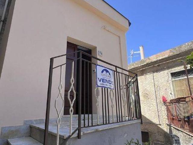 Villa Indipendente in vendita a San Marco D'alunzio, Sicilia