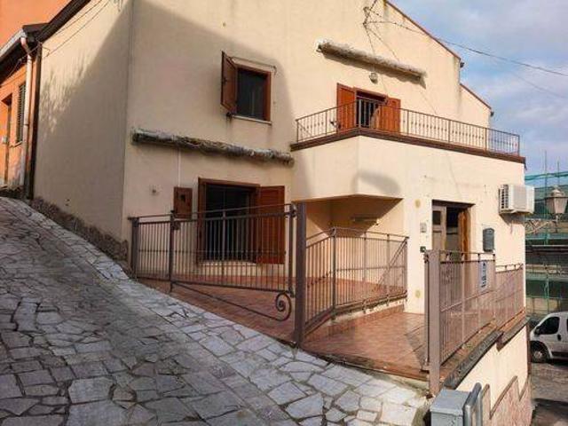 Villa Indipendente in vendita a San Marco D'alunzio, Sicilia