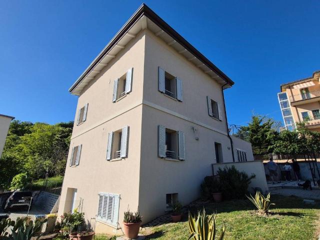 Villa Indipendente in vendita a Fiorentino
