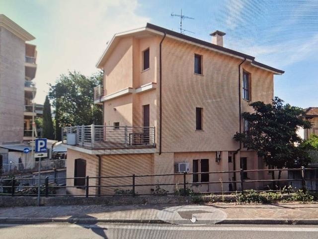 Villa Indipendente in vendita a Serravalle