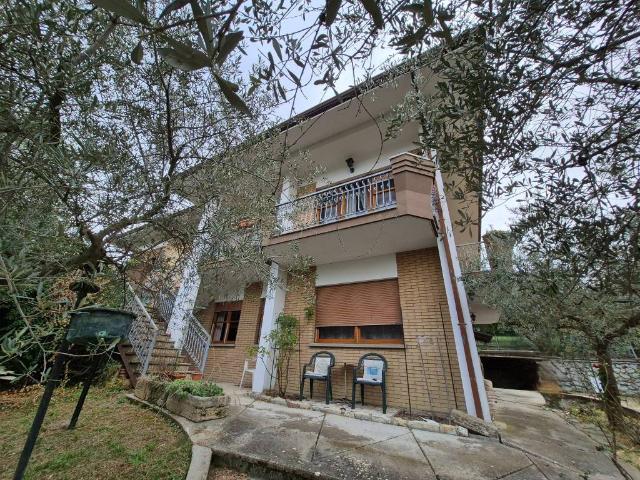 Villa Indipendente in vendita a Serravalle