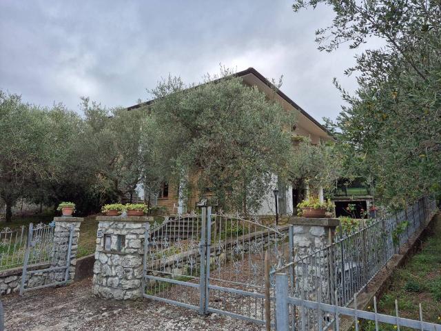 Villa Indipendente in vendita a Serravalle