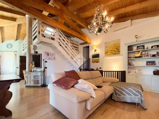 Villa Indipendente in vendita a Serravalle