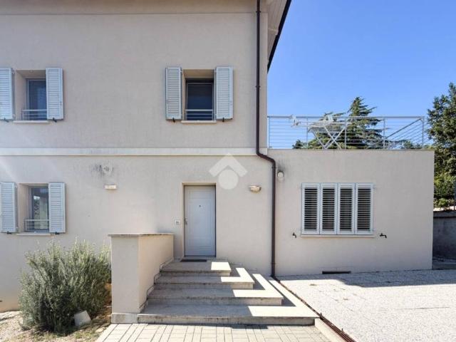Villa Indipendente in vendita a Crociale di Fiorentino, Fiorentino