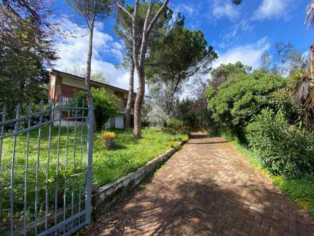 Villa Indipendente in vendita a Serravalle