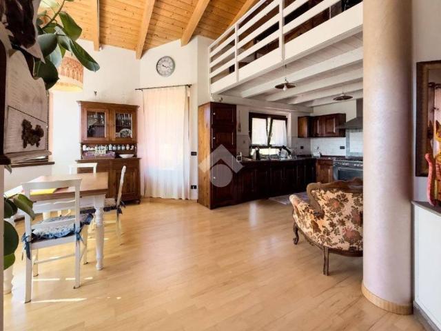 Villa Indipendente in vendita a Serravalle