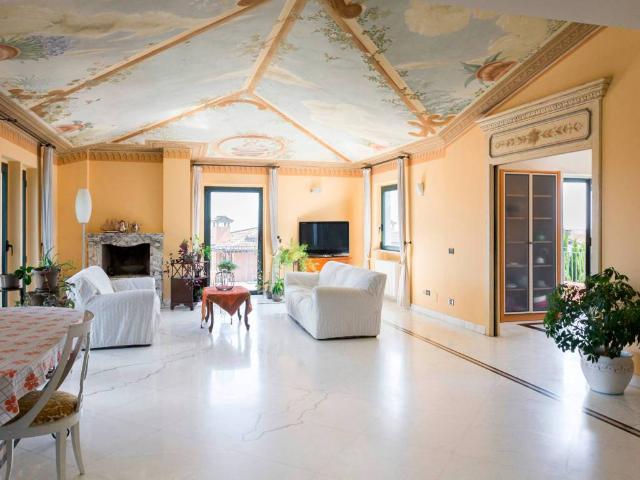 Villa Indipendente in vendita a Serravalle