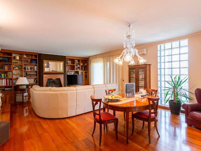 Villa Indipendente in vendita a Borgo Maggiore