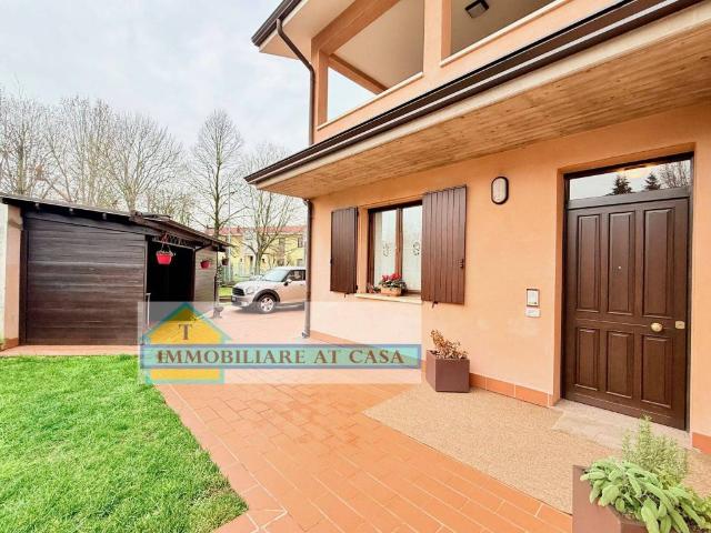 Villa Indipendente in vendita a Pianura Reggiana, Re