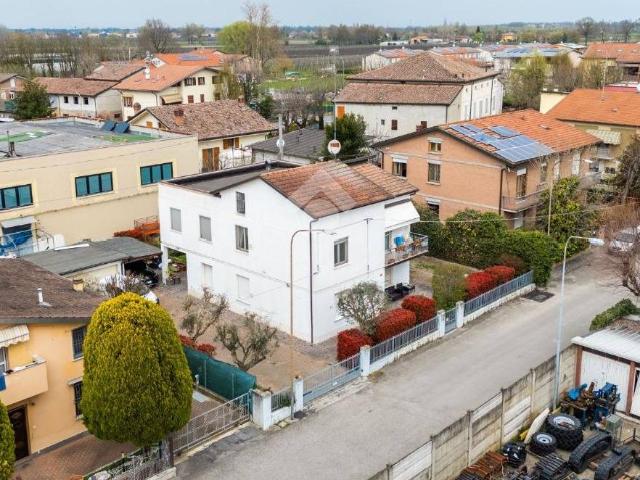 Villa Indipendente in vendita a Pianura Reggiana, Re