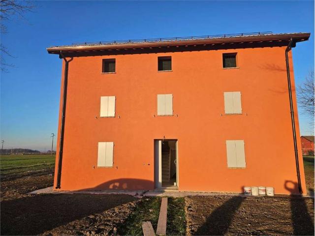 Villa Indipendente in vendita a Pianura Reggiana, Re