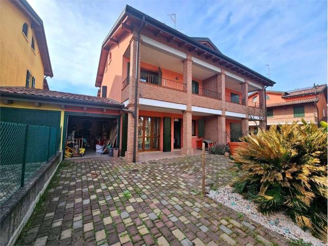 Villa Indipendente in vendita a Pianura Reggiana, Re