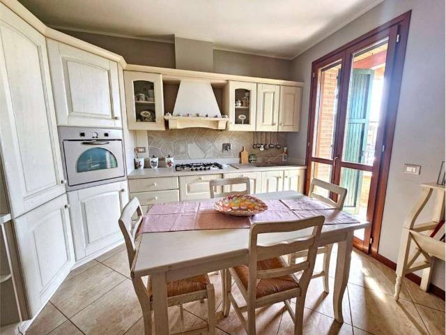 Villa Indipendente in vendita a Pianura Reggiana, Re