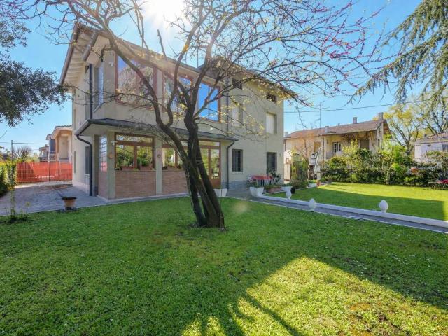 Villa Indipendente in vendita a Pianura Reggiana, Re