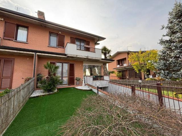 Villa Indipendente in vendita a San Martino in Strada, Lodi