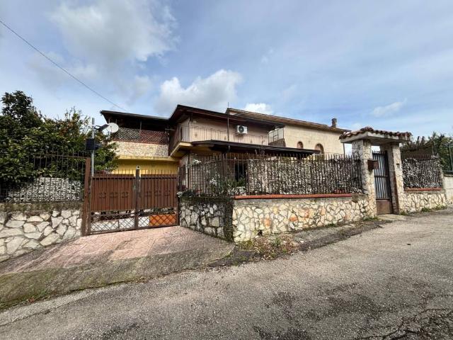 Villa Indipendente in vendita a San Martino Valle, Campania