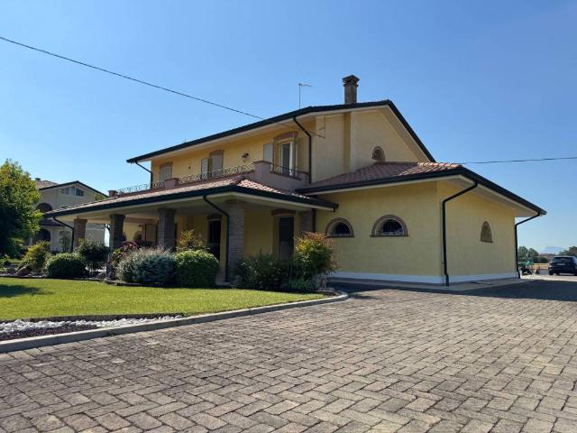 Villa Indipendente in vendita a San Mauro Pascoli, Reggio Emilia
