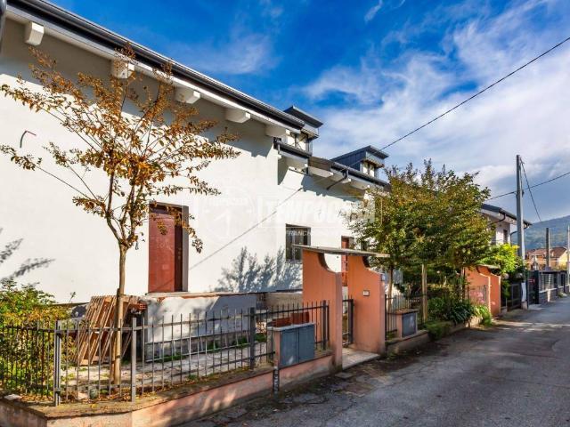 Villa Indipendente in vendita a Oltrepo, Piemonte