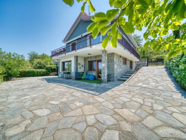 Villa Indipendente in vendita a Sambuy, Piemonte