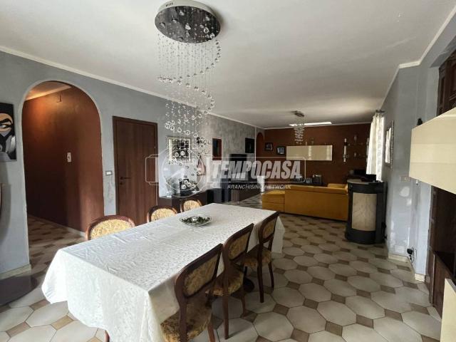 Villa Indipendente in vendita a Sambuy, Piemonte